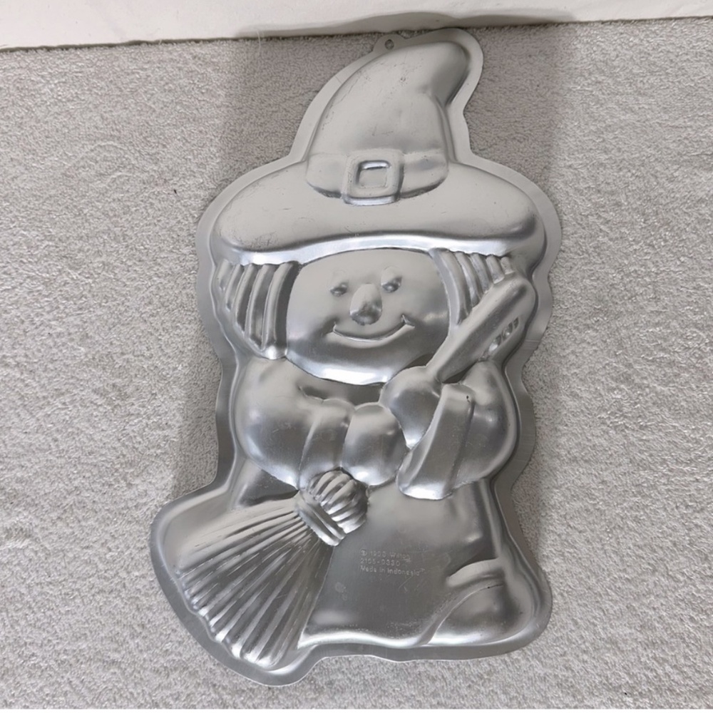 Vintage 1993 Wilton Pilgrim Cute Witch Cake Pan 2105-9330